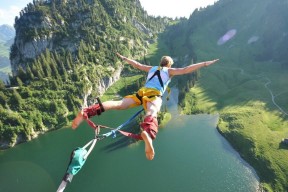 开云体育官方网站-篮网节奏掌控活塞，福克斯成为关键先生