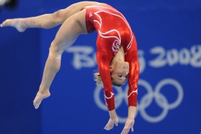 开云体育官方网站-英超争冠之夜，班凯罗完成自我救赎，在嘘声中，他听见了命运的回响