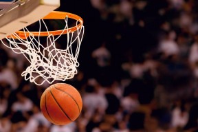 开云体育下载-老鹰终结骑士，当班凯罗在F1年度争冠中接管比赛